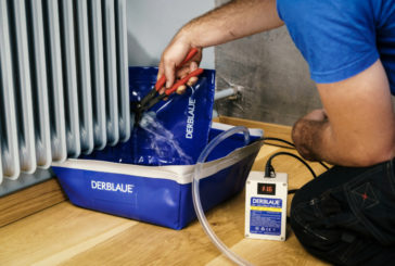 Capture and drain fluids simultaneously  