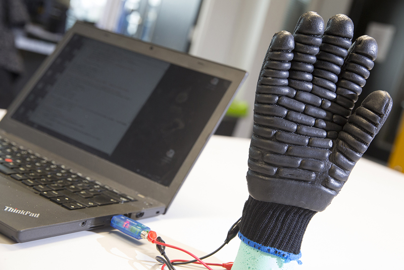 E-gloves to protect workers from vibration