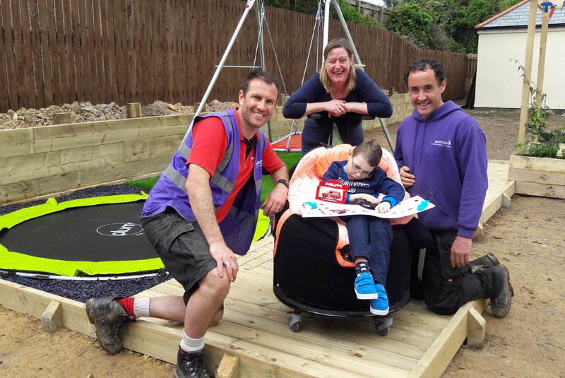 Hilti donates to WellChild’s Helping Hands project team