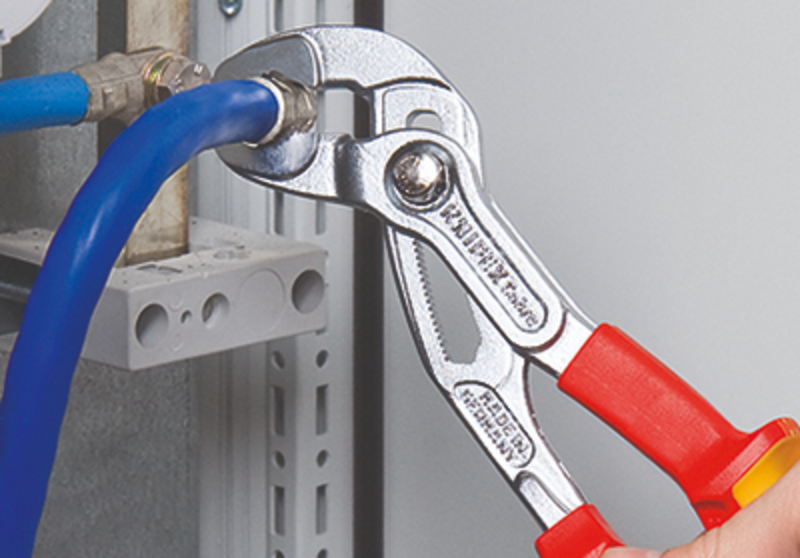 Designed for electrical installations – KNIPEX Cobra® VDE High-Tech Water Pump Pliers 