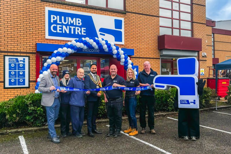 Mayor of Swindon officially opens new Plumb Centre branch 