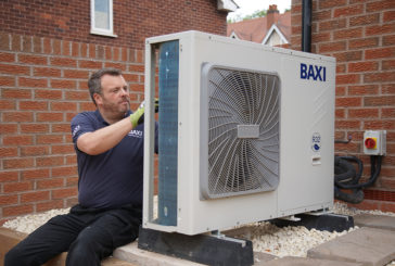 Installers “split on whether to begin fitting heat pumps”