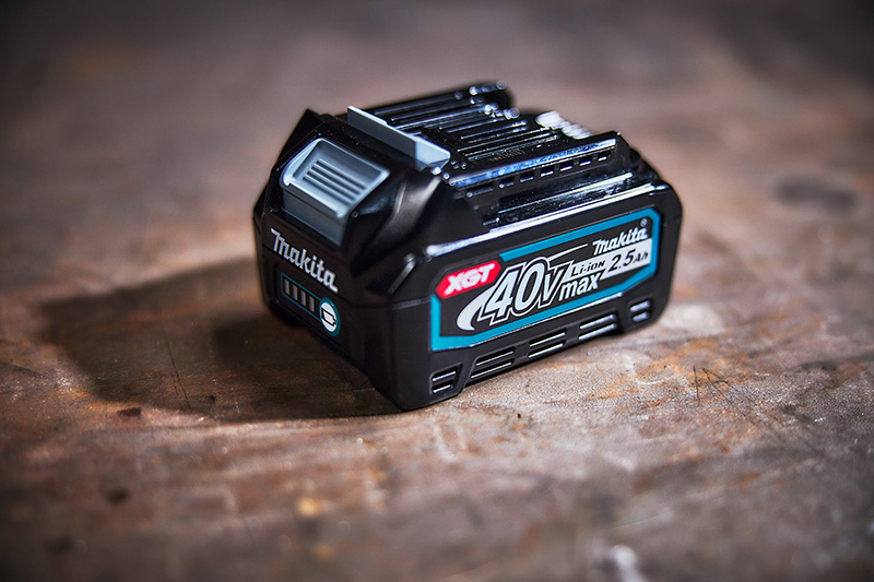 Free battery with Makita XGT purchases